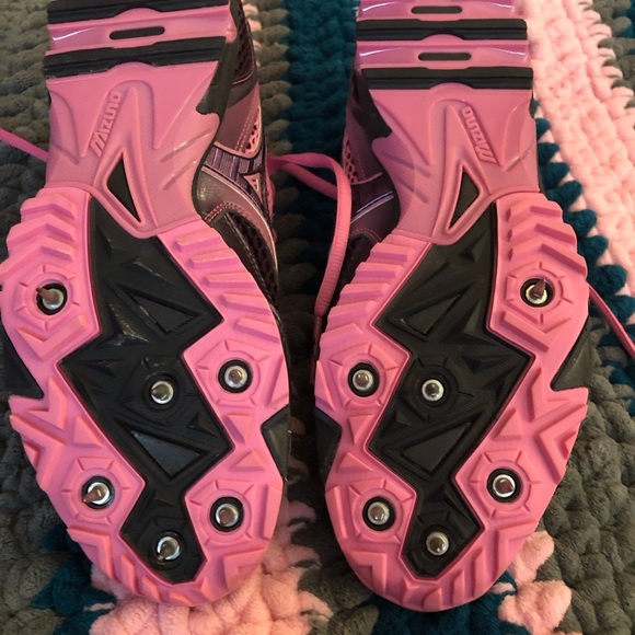 Mizuno new track and field cleats fits size 7 - Picture 9 of 11